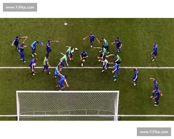 斗牛士与蓝武士巅峰对决西班牙日本赛场博弈解析战术走势与胜负关键前瞻